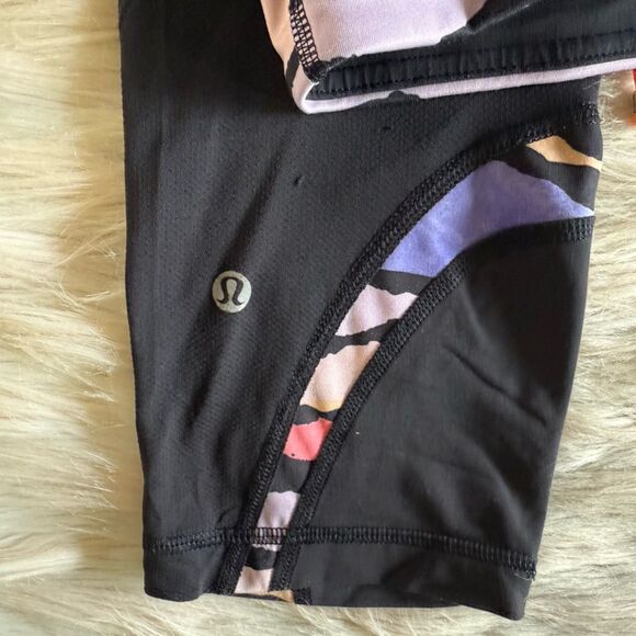 Lululemon Run: Inspire Crop II in Black/Bleacher Stripe Black Iris Flower - Picture 8 of 8